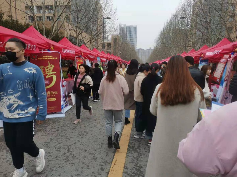 郑州亿万先生生化加入河南农业大学2021年结业生双选会(图4)